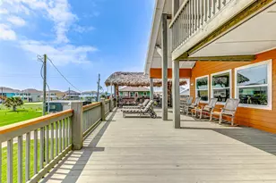 950 Seadrift Dr, Crystal Beach, TX 77650 - Photo 23