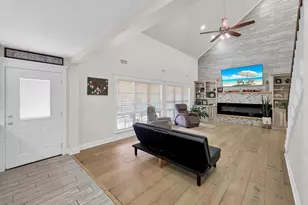 1255 E Pineshadows Dr, Sour Lake, TX 77659 - Photo 3