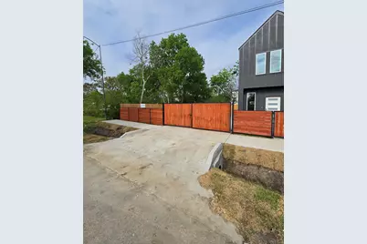 4562 Teton Street #B, Houston, TX 77051 - Photo 3