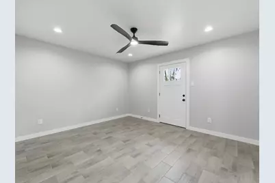 308 S 11th St, Conroe, TX 77301 - Photo 13