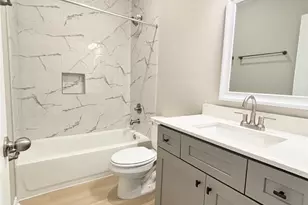 607 W Bayshore Dr, Palacios, TX 77465 - Photo 13