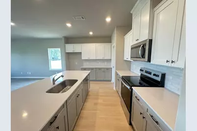 607 W Bayshore Drive, Palacios, TX 77465 - Photo 17