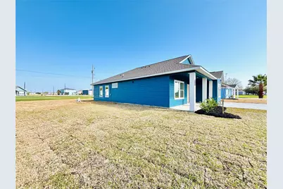 607 W Bayshore Drive, Palacios, TX 77465 - Photo 3