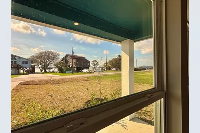 607 W Bayshore Drive, Palacios, TX 77465 - Photo 9