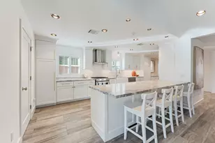 10703 Deerwood Rd, Houston, TX 77042 - Photo 5