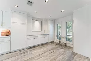 10703 Deerwood Rd, Houston, TX 77042 - Photo 17