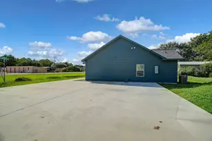 1318 Stowell St, Anahuac, TX 77514 - Photo 9