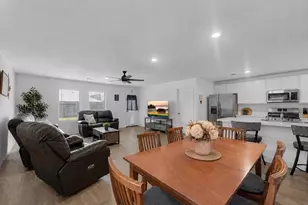 9911 Stoney Spg Ln, Baytown, TX 77521 - Photo 9