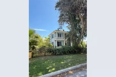 2725 Avenue P 1/2, Galveston, TX 77550 - Photo 1