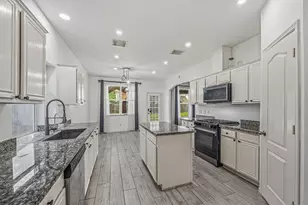 15218 Hidden Hollow Ln, Sugar Land, TX 77498 - Photo 9