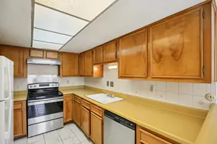 8379 La Roche Ln, Houston, TX 77036 - Photo 11