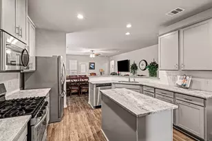 320 Red Maple Ln, Conroe, TX 77304 - Photo 9