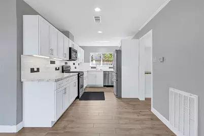 5234 Saxon Drive, Houston, TX 77092 - Photo 11