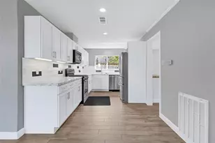 5234 Saxon Dr, Houston, TX 77092 - Photo 11