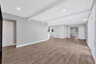 5234 Saxon Drive, Houston, TX 77092 - Photo 9