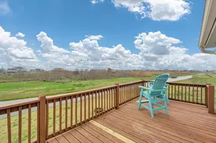 979 Sea Spray Dr, Crystal Beach, TX 77650 - Photo 5