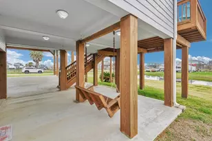 979 Sea Spray Dr, Crystal Beach, TX 77650 - Photo 17