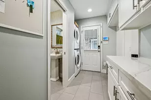 11403 Valley Spring Dr, Houston, TX 77043 - Photo 13