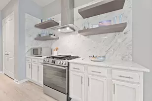 709 N Bayshore Dr, La Porte, TX 77571 - Photo 9