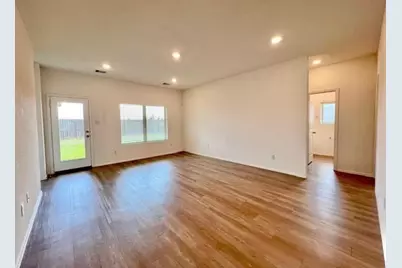 7419 Hillside Avenue, Mont Belvieu, TX 77523 - Photo 9