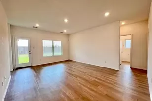 7419 Hillside Ave, Mont Belvieu, TX 77523 - Photo 9