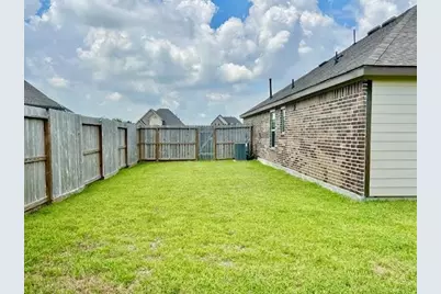 7419 Hillside Avenue, Mont Belvieu, TX 77523 - Photo 19