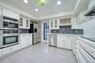 5017 Glenhaven Dr, Baytown, TX 77521 - Photo 11