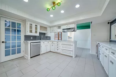 5017 Glenhaven Drive, Baytown, TX 77521 - Photo 9