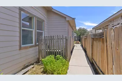 8614 W Highlands Crossing, Highlands, TX 77562 - Photo 39