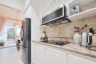 3 River Hollow Ln, Houston, TX 77027 - Photo 15