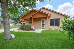 712 Ave F Dr, Conroe, TX 77301 - Photo 1