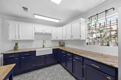 5874 Beldart Street, Houston, TX 77033 - Photo 9
