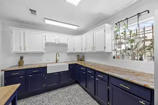 5874 Beldart St, Houston, TX 77033 - Photo 9