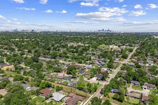 5874 Beldart St, Houston, TX 77033 - Photo 35