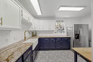 5874 Beldart St, Houston, TX 77033 - Photo 9