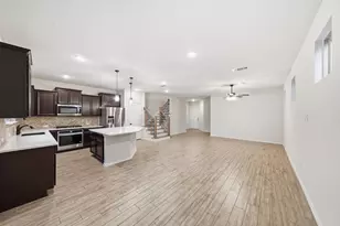 8663 Cedardale Park Dr, Houston, TX 77063 - Photo 11