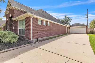 2714 Pebble Creek Drive, Pearland, TX 77581 - Photo 17