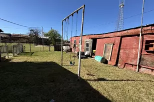 204 E Bryan Ave, Electra, TX 76360 - Photo 15