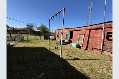204 E Bryan Avenue, Electra, TX 76360 - Photo 3