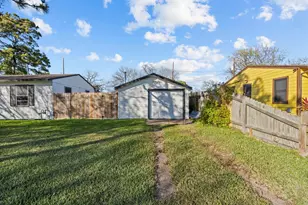 706 13th St N, Texas City, TX 77590 - Photo 21