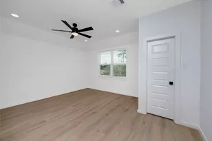 1993 Longmire Villas Ct, Conroe, TX 77304 - Photo 19