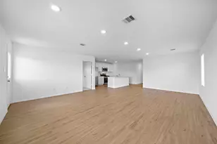 2222 Still Bend Ln, League City, TX 77573 - Photo 5