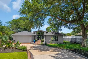 217 Lakeshore Circle, Seabrook, TX 77586 - Photo 3
