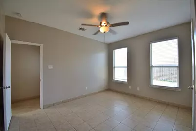 10819 Shannon Mills Lane, Houston, TX 77075 - Photo 13