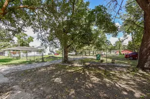 2413 E Crosstimbers St, Houston, TX 77093 - Photo 9