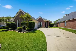 3714 Crescent Dr, Pearland, TX 77584 - Photo 1