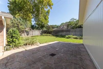 8919 Manhattan Drive, Houston, TX 77096 - Photo 31