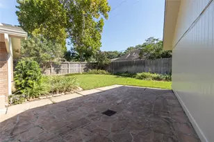 8919 Manhattan Dr, Houston, TX 77096 - Photo 31
