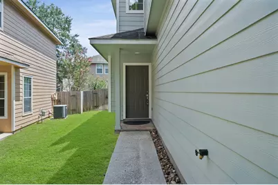 11 Scenic Brook Court, The Woodlands, TX 77382 - Photo 3