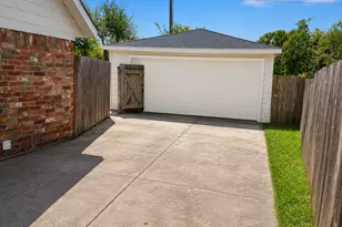 12527 Huntington Venture Dr, Houston, TX 77099 - Photo 3